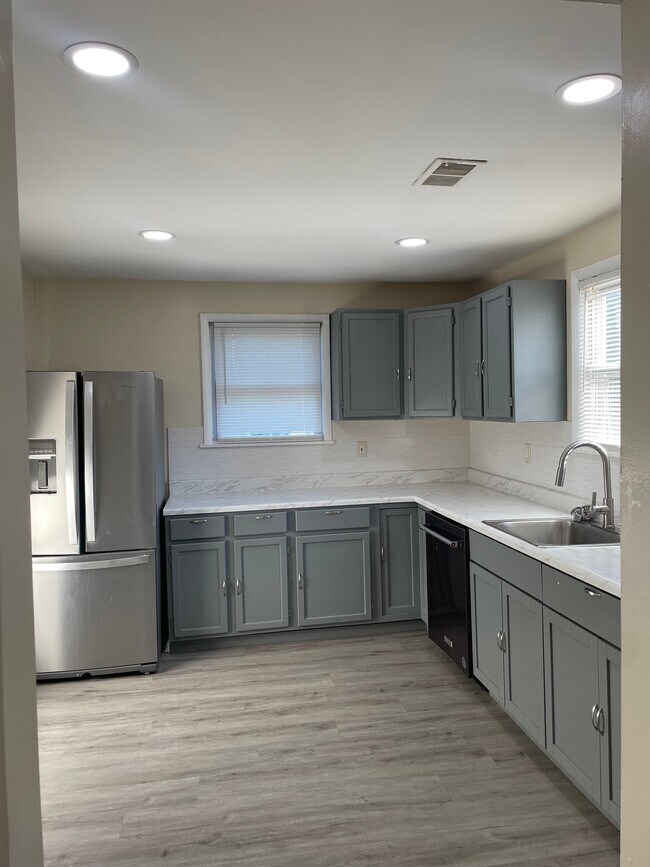 5515 Summerfield Ave Unit 2