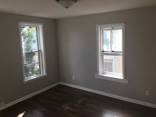 living room - 614 Forest St Unit #3