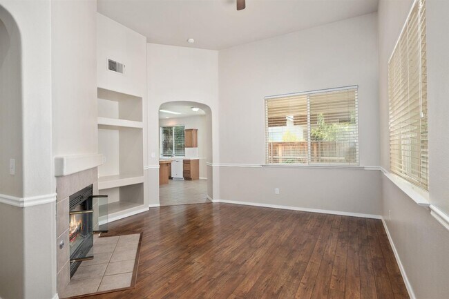 Photo - 68 W Bordeaux Ln