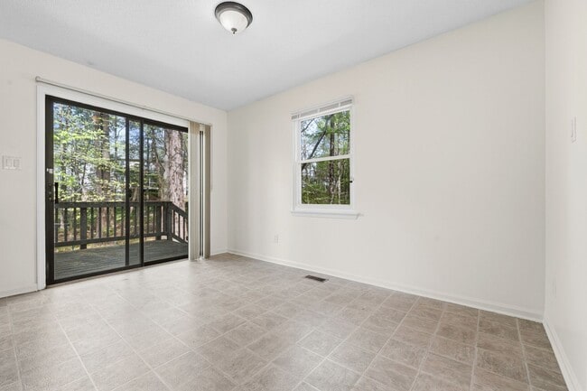 Photo - Fully Repainted 2be/1.5ba Duplex With Easy Access To The Highway