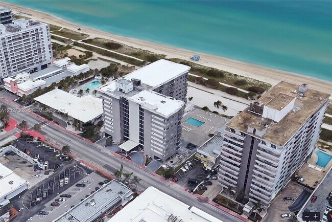 9273 Collins Ave Unidad 506