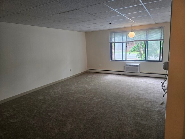 Building Photo - 90 Sutton St Unit 3B