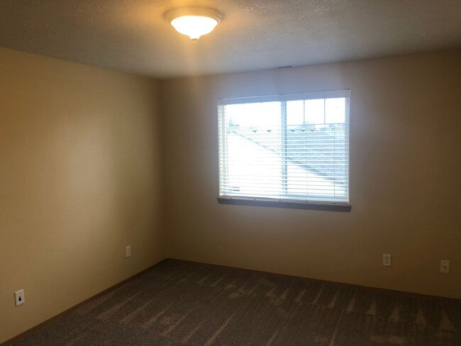 Building Photo - Three Bedroom Duplex in South Salem Unit 5787