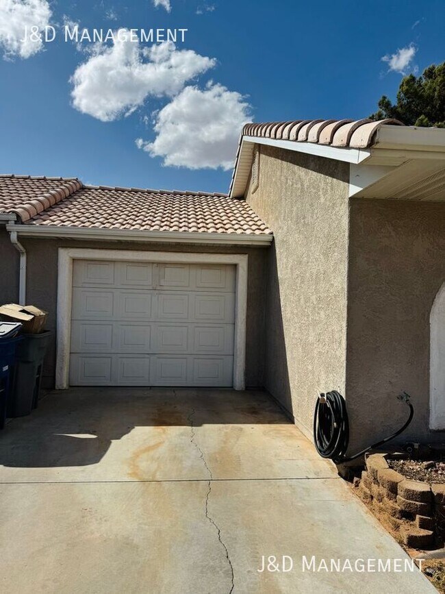 Photo - Newly Remodeled Mostly Furnished Attached ... Unidad A