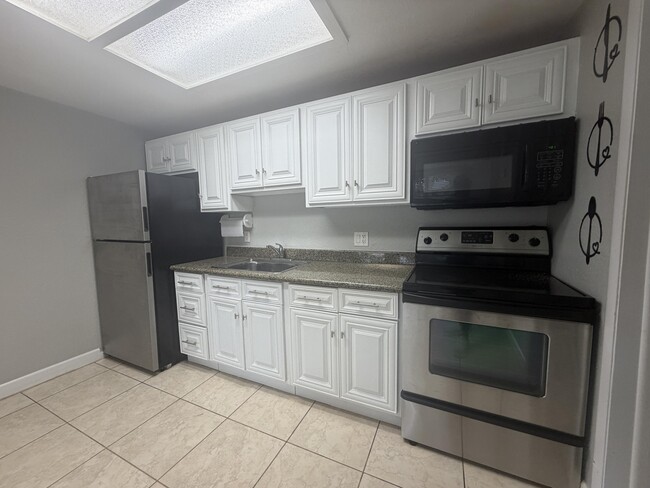 Photo - 7194 Southgate Blvd