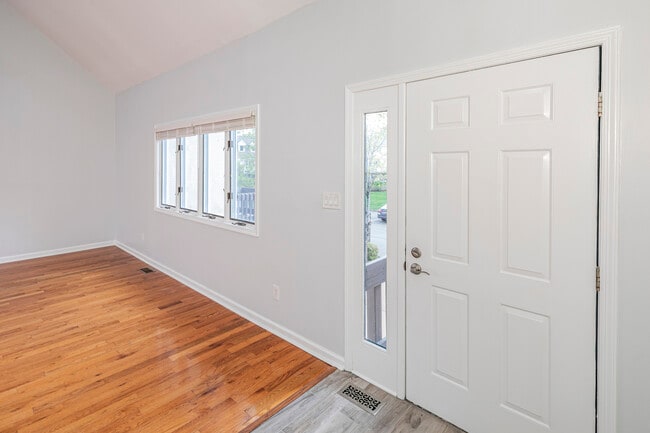 Photo - 7 Exeter Ct