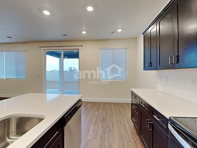 Photo - 1271 E Ludlow St