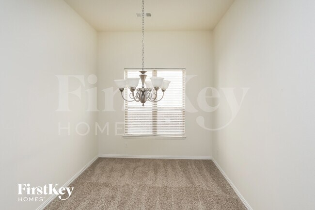 Photo - 1014 Longhill Way