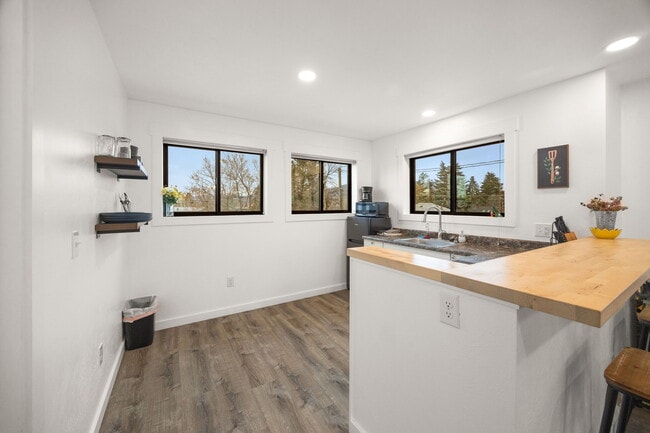 Photo - 420 N 6th Ave