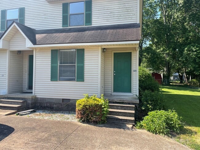 Building Photo - 121/123 Ivie Unit 121 Ivie Cr