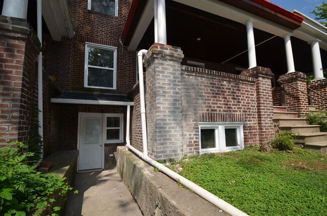 Building Photo - 3130 Guilford Ave Unit T