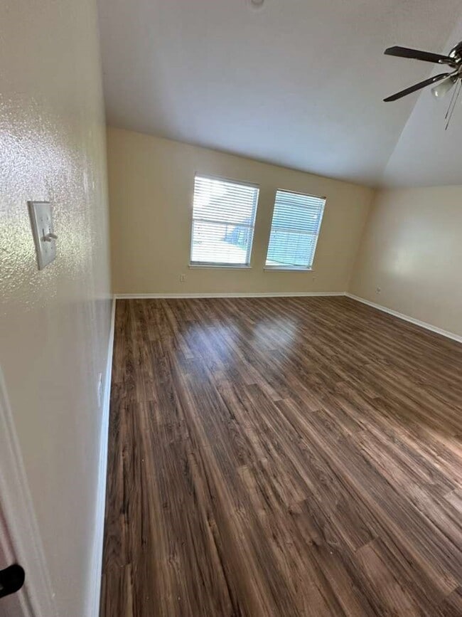 Photo - 5718 Straight Way