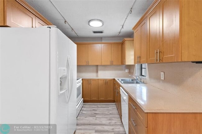Photo - 608 NE 29th Dr