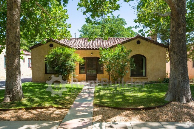 Building Photo - OWNER PAYS WATER, SEWER & TRASH, PLUS LAWN... Rental