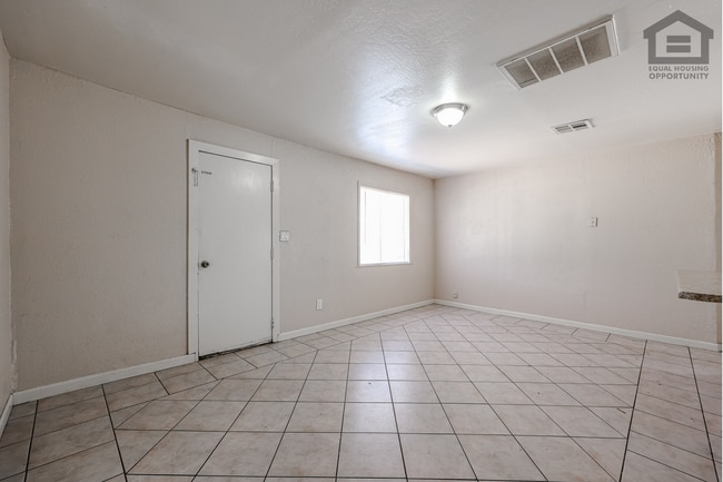 Photo - 903 Unit 903#1
