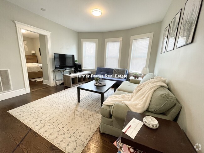 Building Photo - 147 Boston St Unit 1 Rental