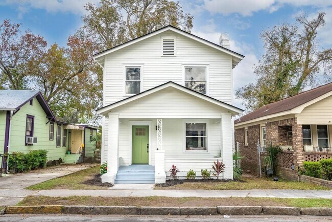 1008 E Waldburg St - 1008 E Waldburg St