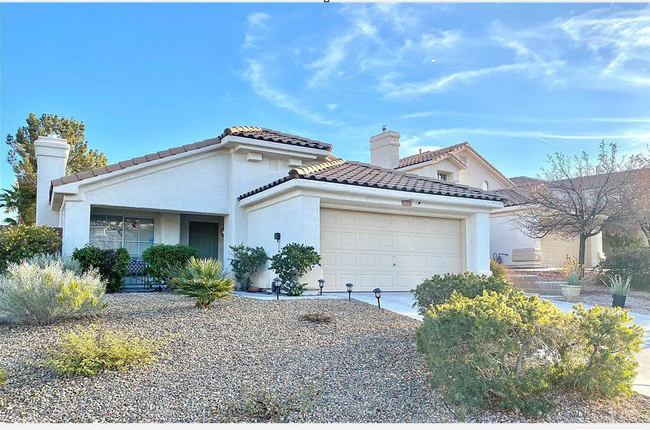 BEAUTIFUL SINGLE STORY HOUSE IN SUMMERLIN - BEAUTIFUL SINGLE STORY HOUSE IN SUMMERLIN