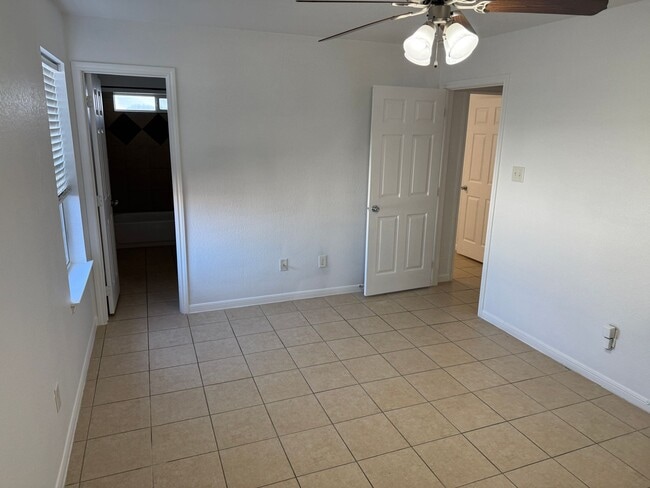 Photo - 3 Bedroom 2 Bath Duplex  2 weeks free move... Unit A