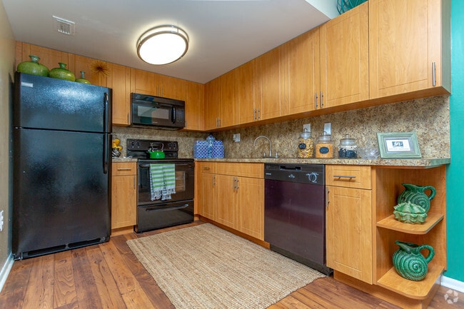 2BR, 2BA - Bradley