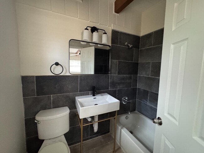 Photo - 1214 E 138th Ave Unidad # A