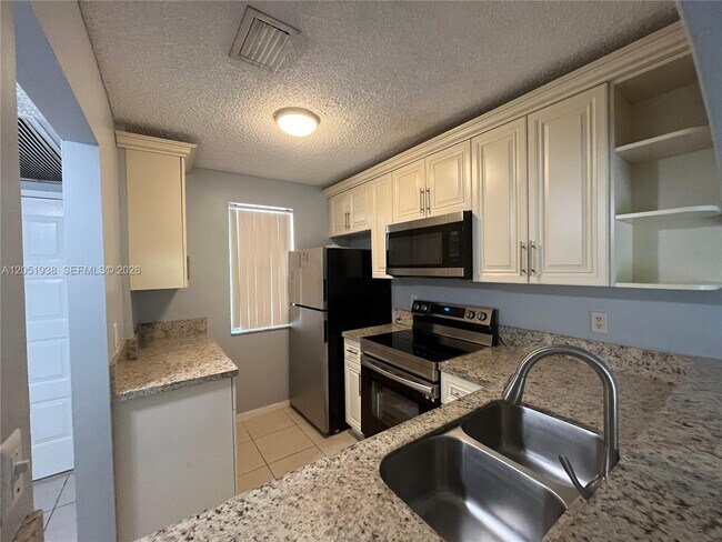 2740 Forest Hills Blvd Unidad 202