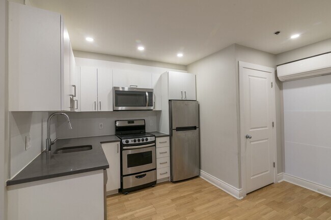 Photo - 25 Av des Pins O Unit 433