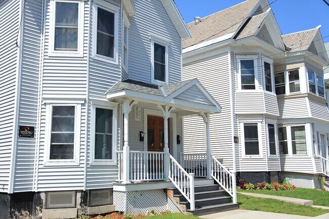 Building Photo - 907 State St Unit #907