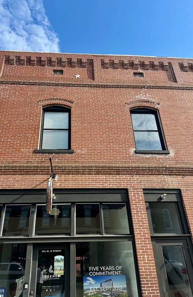 Building Photo - Downtown Loft Apartment