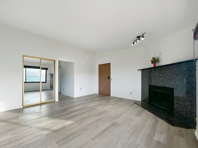 Photo - 221 McCarrey St