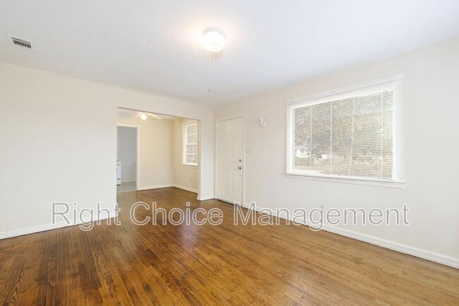 Photo - 2940 Blan St