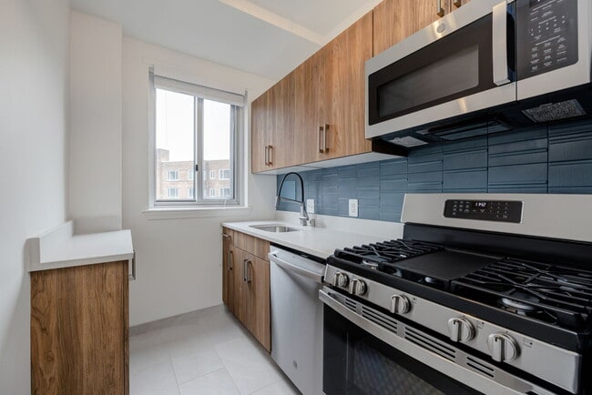 Photo - Quebec House Apartments