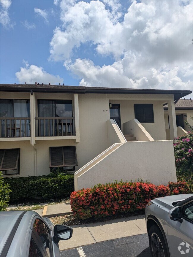 Building Photo - SEASONAL/SHORT TERM TURNKEY condo Unit 16, Bldg B