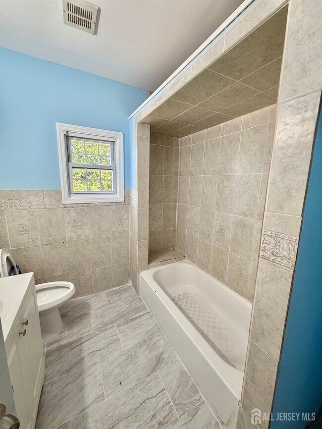 Photo - 40-42-42 Raymond Terrace