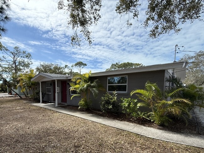 Building Photo - 350 N Elm St