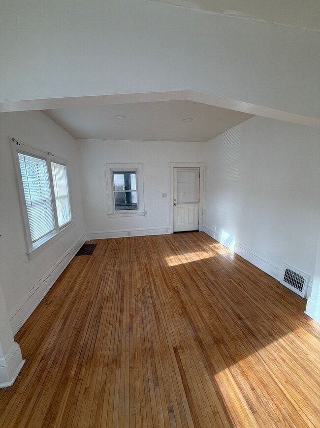 Photo - 2900 Russell Ave N