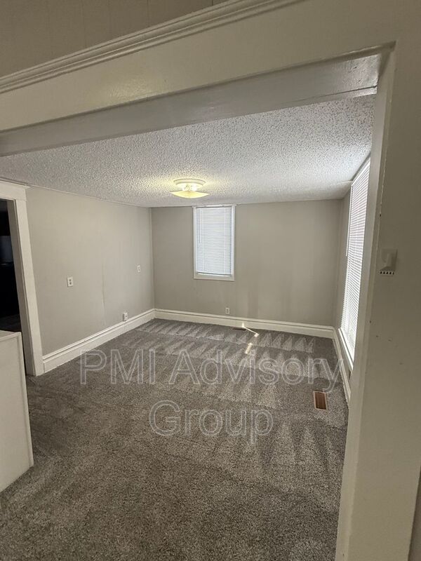 Photo - 2027 SW Van Buren St