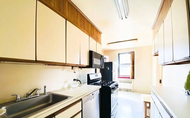 Building Photo - 100-11-100-67 67th Rd Rental