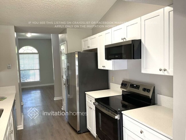 Photo - 1995 Hovington Cir W