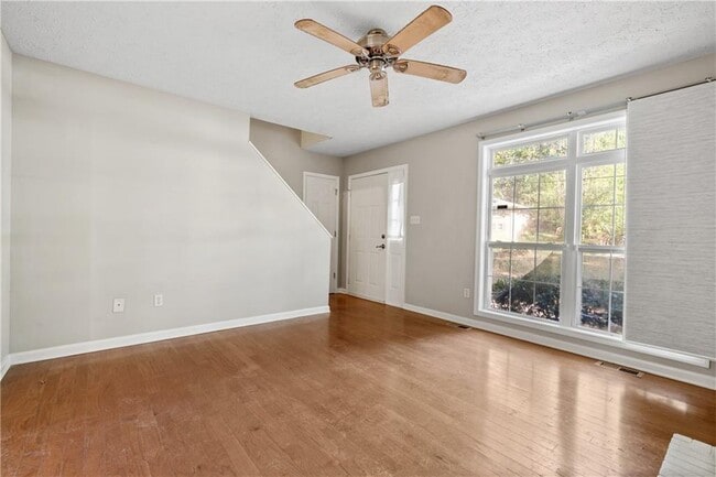 Photo - 1333 Laura Ln