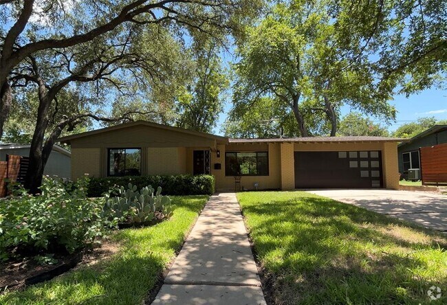 Building Photo - 1415 Hillcrest Dr Rental