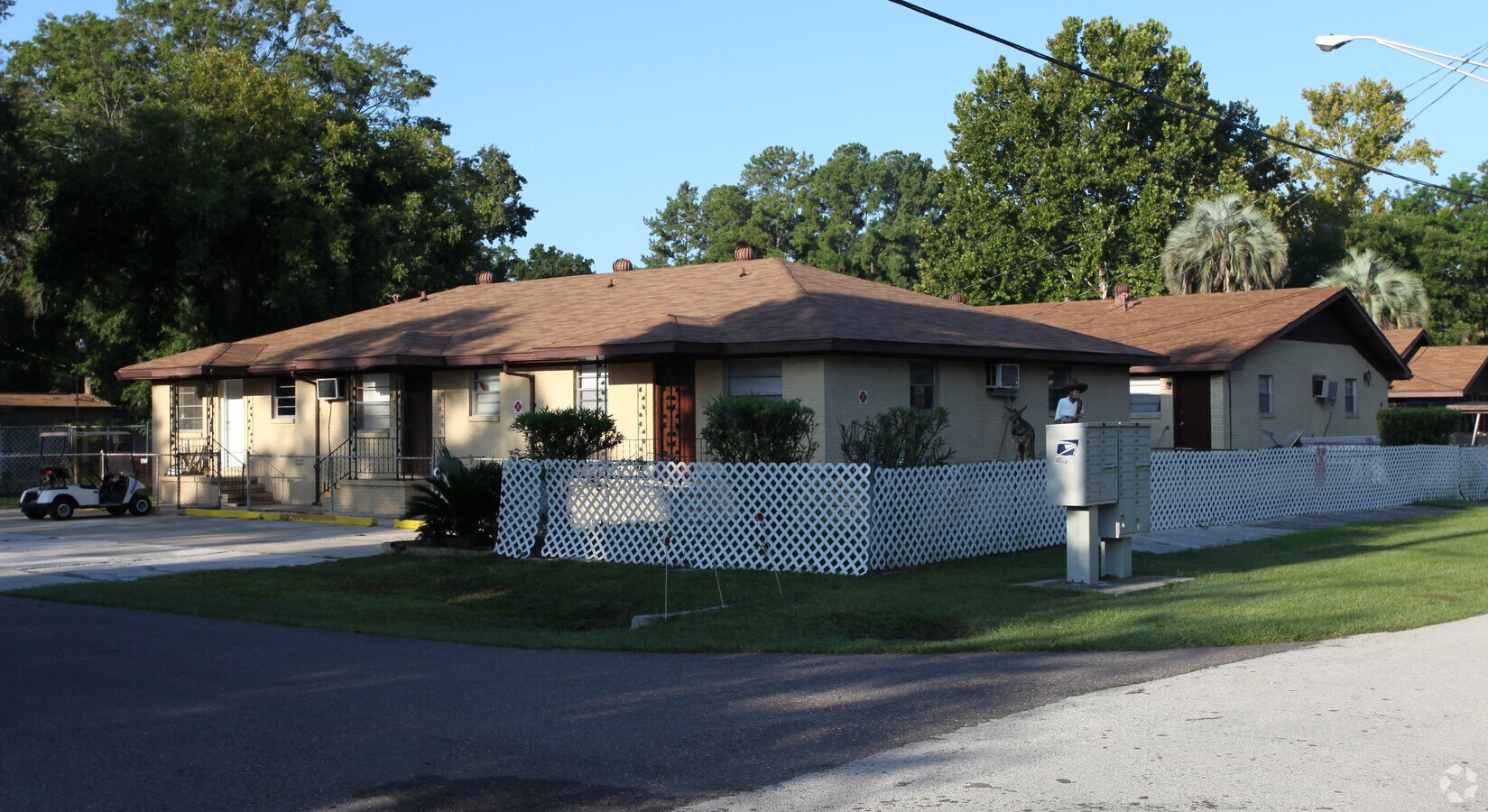 Monroe Manor - Monroe Manor Apartments