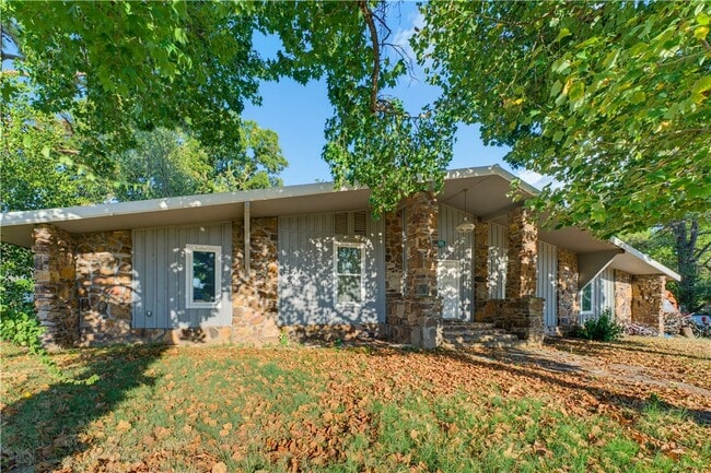 202 3rd Ave SW