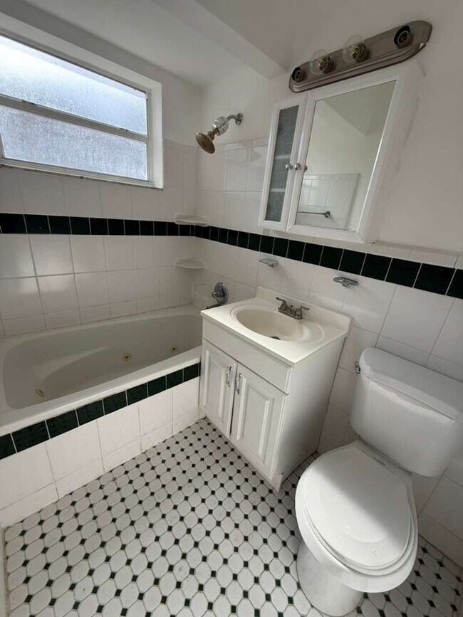 Photo - 6409 Rodman St