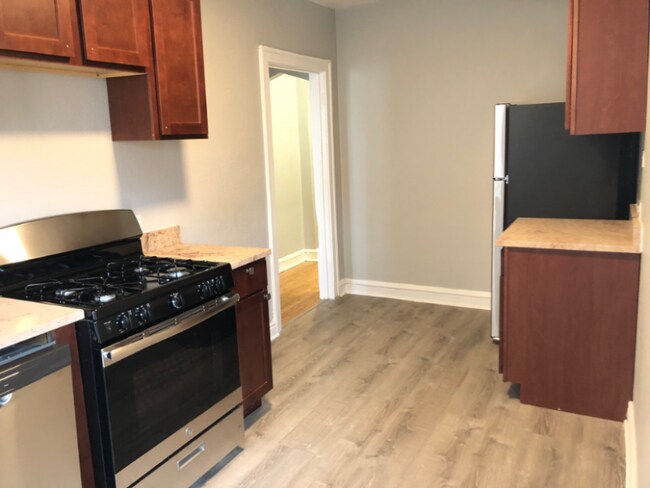 Building Photo - 2909 W 56th St Rental