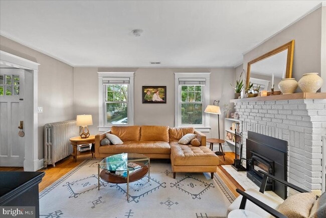 Building Photo - 23 E Walnut St