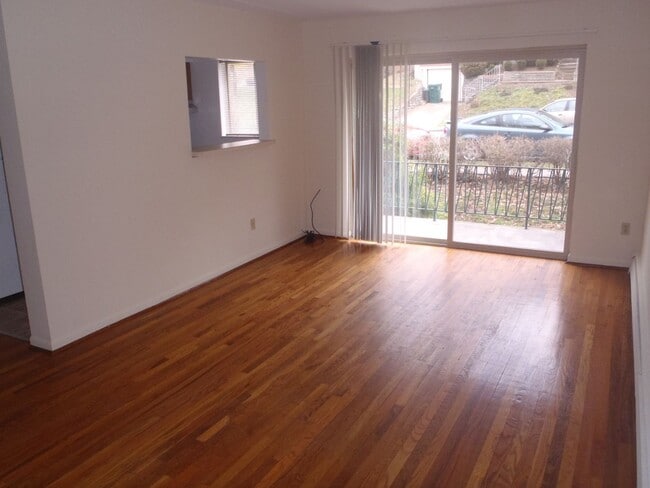 Building Photo - 539 Lowell Ave Unit 539-02