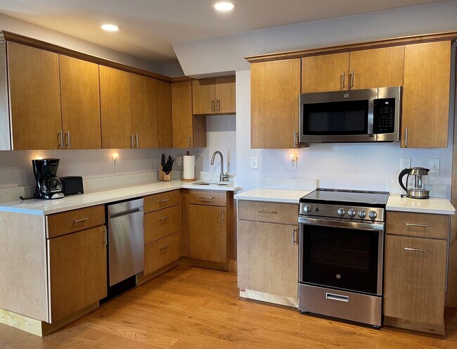 3212 1/2 E MacDonald Dr -