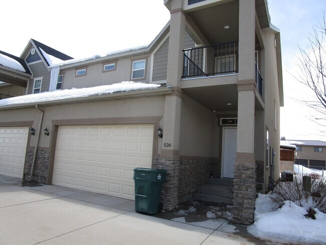 Building Photo - Beautiful 3 bed 2.5 bath Split Mountain Condo.