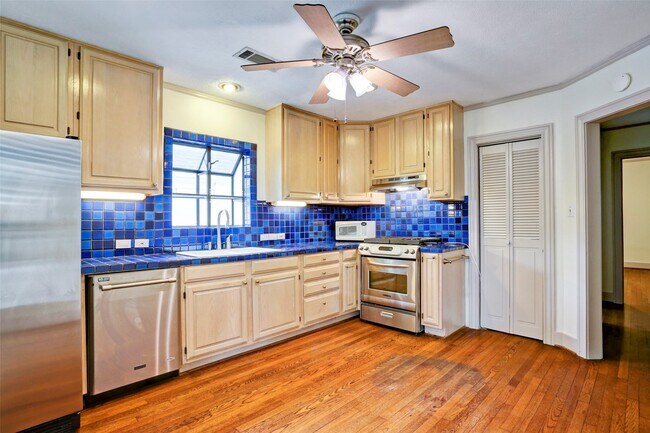 Photo - 2324 Goldsmith St